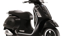 Yamaha TMAX 560 Tech Max 2020 vs Vespa GTS 300 i.e. Super 2009