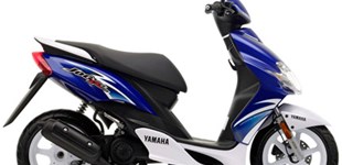 Vespa Primavera 50 4T 2015 vs Yamaha Jog-R 2009