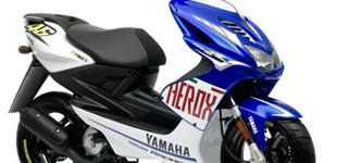 Aprilia SR 50 R 2009 vs Yamaha Aerox Race Replica 2009