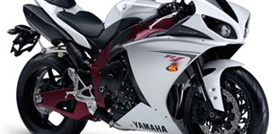 Aprilia RSV 4 R 2010 vs Yamaha R1 2009