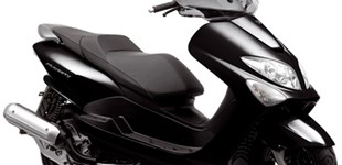 Kawasaki Ninja ZX-6R 2005 vs Yamaha Majesty YP125 2009