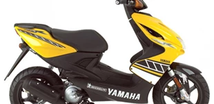 Yamaha AeroxR RYC Kenny Roberts 2009 vs Peugeot Speedfight 4 50 Darkside 2015 Yamaha AeroxR RYC Kenny Roberts 2009 vs Peugeot Speedfight 4 50 Darkside 2015