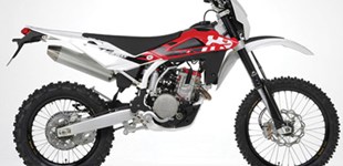 Husqvarna TE 250 2009 vs Honda Montesa COTA 4RT 2015 Husqvarna TE 250 2009 vs Honda Montesa COTA 4RT 2015