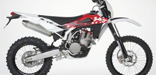 Husqvarna TE 450 2009 vs KTM 690 Supermoto Limited 2010