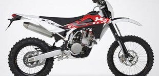 Red Moto CRF 450RX Enduro 2021 vs Husqvarna TE 510 2009 Red Moto CRF 450RX Enduro 2021 vs Husqvarna TE 510 2009