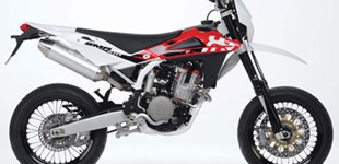 Husqvarna SM 510R 2009 vs KTM 640 LC4 Supermoto 2006