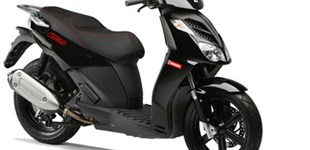 Vespa GTS 300 i.e. Super 2012 vs Derbi Rambla 250i 2009