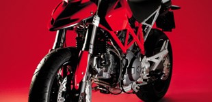 KTM 690 SMC 2009 vs Ducati Hypermotard 1100 2009