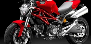 Ducati Monster 696 2009 vs Honda CBR650R 2024 Ducati Monster 696 2009 vs Honda CBR650R 2024
