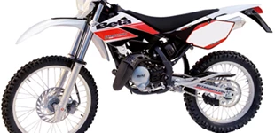 Beta RR Enduro 50 2009 vs Motorhispania Furia MAX Cross 2009 Beta RR Enduro 50 2009 vs Motorhispania Furia MAX Cross 2009