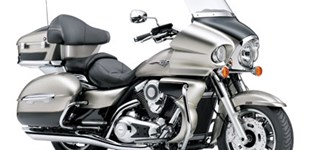 Harley-Davidson Road King Classic FLHRC 2009 vs Kawasaki VN 1700 Voyager 2009