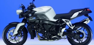 BMW S 1000 RR 2025 vs BMW K 1200 R 2009 BMW S 1000 RR 2025 vs BMW K 1200 R 2009
