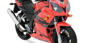 Hyosung GT 125 Naked 2014 vs Daelim Roadwin 125 R 2010