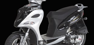 Kreidler RMC-E Hiker 50 2010 vs Peugeot Speedfight 4 50 Darkside 2015