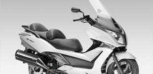 Yamaha T-MAX 530 ABS 2016 vs Honda SW-T 400 2010