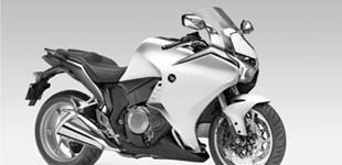 Kawasaki Ninja H2 SX SE 2025 vs Honda VFR 1200 F 2010