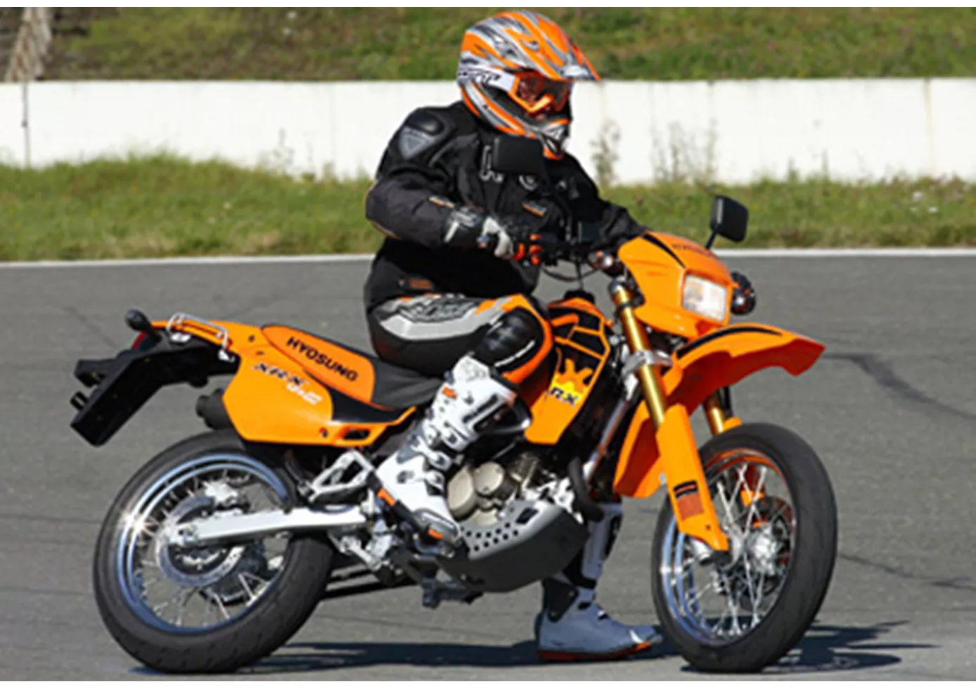 Hyosung XRX 125 Supermoto 2010 Hyosung XRX 125 Supermoto 2010