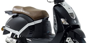 Motowell Retrosa 50 2010 vs Motowell Crogen RS 2019