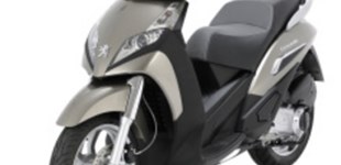 Piaggio New Fly 125 i.e. 3V 2016 vs Peugeot Geopolis 125 Premium 2010