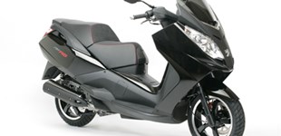 Peugeot Satelis 125 Premium 2010 vs Honda SH125i 2010