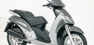 Peugeot Tweet 125 2011 vs Peugeot Geopolis 125 Executive 2010