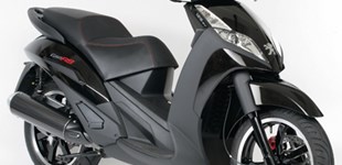 Peugeot Satelis 125 Kompressor 2009 vs Peugeot Geopolis 125 RS Premium 2010