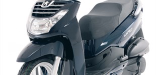 Yamaha YZF-R125 2011 vs Peugeot LXR 125 2010