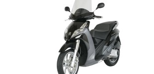 Peugeot Geopolis 300 RS Premium 2010 vs Peugeot Geopolis 300 Premium 2010