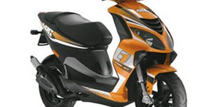 Piaggio NRG Power 50 DT 2T 2010 vs BMW K 1200 LT 2009