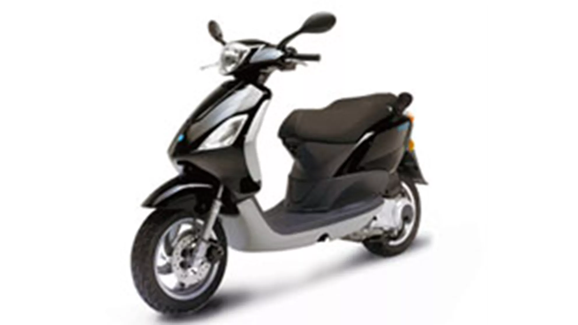 Piaggio Fly 50 2T - Image 2 Piaggio Fly 50 2T - Image 2