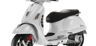 Suzuki Burgman 125 2021 vs Vespa GTS 125 ie Super 2010