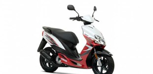 Peugeot Jet Force 50 Darkside 2012 vs Yamaha Jog-RR 2010