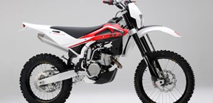 Husqvarna TE 250 2010 vs SWM SM 125 R 2020