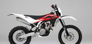 Husqvarna TE 310 2010 vs SWM RS 300 R 2017