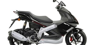 Aprilia Sportcity 300 Cube Special 2013 vs Derbi GP1 250 2010