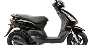 Aprilia Sportcity 125 2008 vs Derbi Boulevard 125 2010
