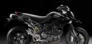 Ducati Monster 1100 Evo 2010 vs Yamaha BT 1100 Bulldog 2005