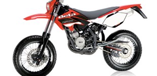 Derbi Senda DRD X-Treme 50 SM Limited Edition 2018 vs Beta RR 50 Motard 2010
