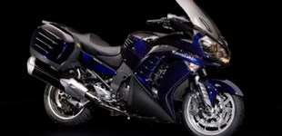 Kawasaki GTR 1400 2010 vs Suzuki B-King 2010