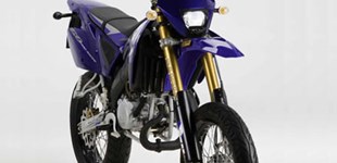Derbi Senda DRD X-Treme 50 SM 2014 vs Motorhispania RYZ SM Pro Racing 2010