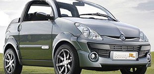 Aixam Scouty R 2010 vs Suzuki GSR 600 2008