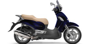 Aprilia Scarabeo 500 2010 vs Piaggio Beverly 500 2009