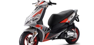 Aprilia SR 50 Motard 2016 vs KSR Moto XOR 50 Competition 2011