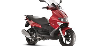 Piaggio Beverly 300 i.e. 2012 vs Gilera RUNNER 200 ST 2011