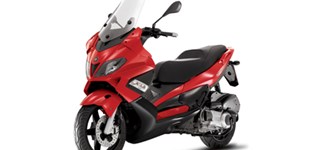 Gilera Nexus 300 2011 vs Derbi GP1 250 i.e. 2010