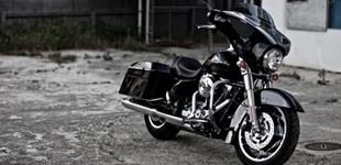 Harley-Davidson Street Glide FLHX 2011 vs Moto Guzzi California 1400 Touring 2013 Harley-Davidson Street Glide FLHX 2011 vs Moto Guzzi California 1400 Touring 2013