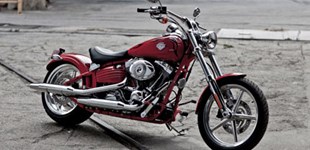 Harley-Davidson Softtail Rocker C FXCWC 2011 vs Harley-Davidson Dyna Fat Bob FXDF 2017