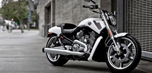 Harley-Davidson V-Rod VRSCA 2010 vs Harley-Davidson V-Rod Muscle VRSCF 2011