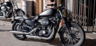 Harley-Davidson Sportster XL 883 N Iron 2011 vs Honda VT 750 S 2012