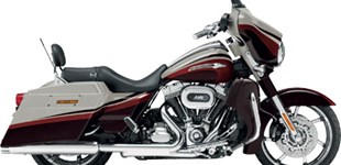 Harley-Davidson CVO Street Glide FLHXSE 2011 vs Harley-Davidson Softail Fat Bob 114 FXFBS 2018